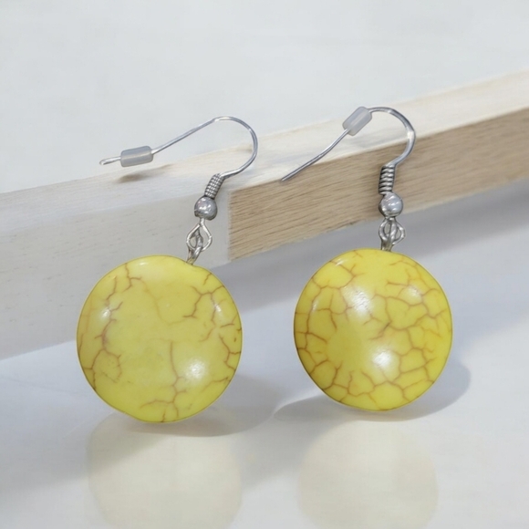 Pair of yellow crackled earrings - Picture 1 of 1